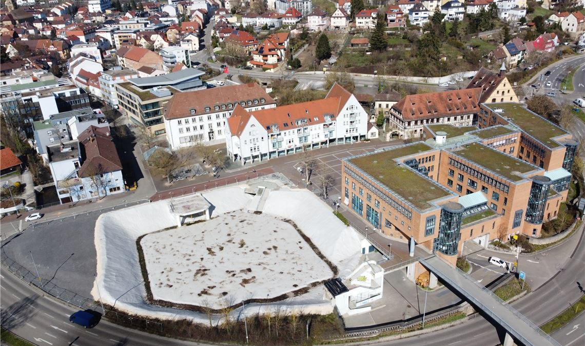 Spannende Projekte und Spannungen in Mühlacker Wo früher der Mühlehof stand, klafft ein Krater. Ob und wann hier eine Stadthalle entsteht, ist unklar. Fotos: Archiv
