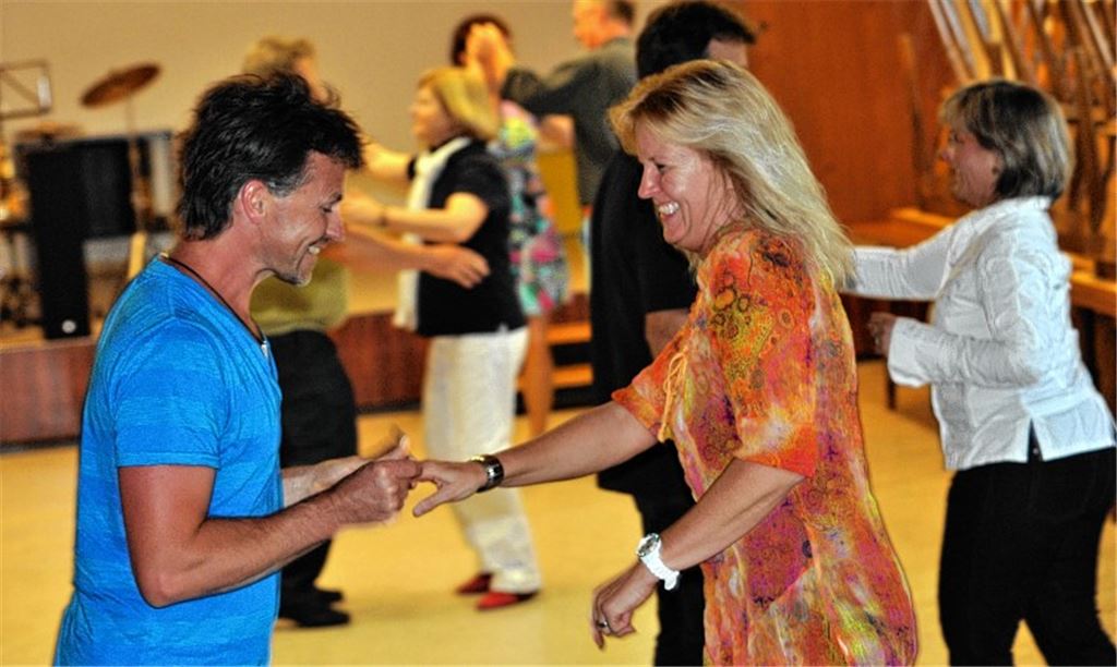 Wöchentliche Übungsstunden am Wullesee: Der Spaß an der Bewegung zur Musik hat Sabine Ungar und Joachim Auer zur Tanzsportgruppe des TV Mühlacker geführt. Fotos: Stahlfeld