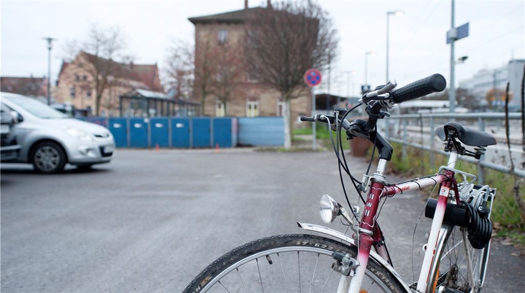 Wohin mit „Drahteseln“ von Radlern, die mit dem Zug weiterreisen möchten? Die Frage könnte bald beantwortet werden, wenn Mühlacker ein Fahrradparkhaus beim Bahnhof bekäme. Foto: Fotomoment