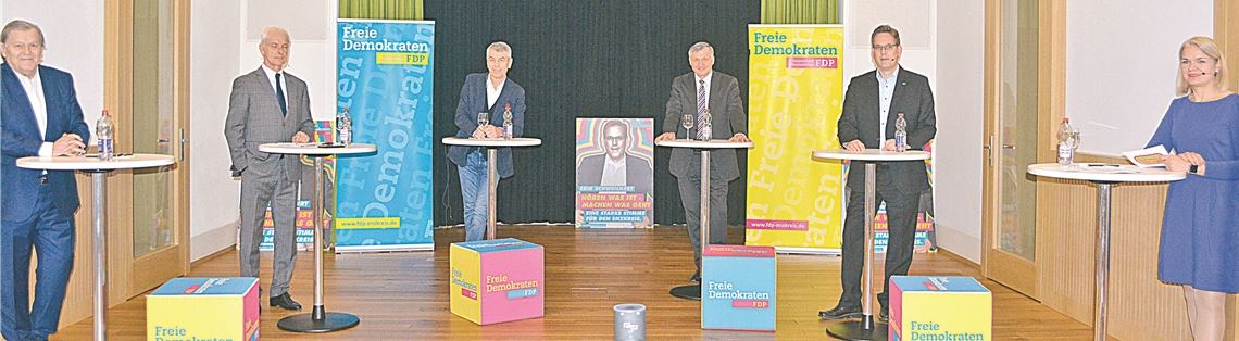 Mobilitätswende nicht per Verordnung Wohin steuert die Automobilindustrie im Land? Norbert Haug (v.li.), Matthias Müller, Dr. Fritz Oesterle, Dr. Hans-Ulrich Rülke und Professor Dr. Erik Schweickert diskutieren.Stahlfeld