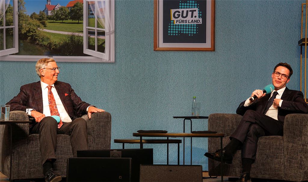 Wolfgang Bosbach (li.) spricht mit CDU-Spitzenkandidat Manuel Hagel. Foto: Bastian