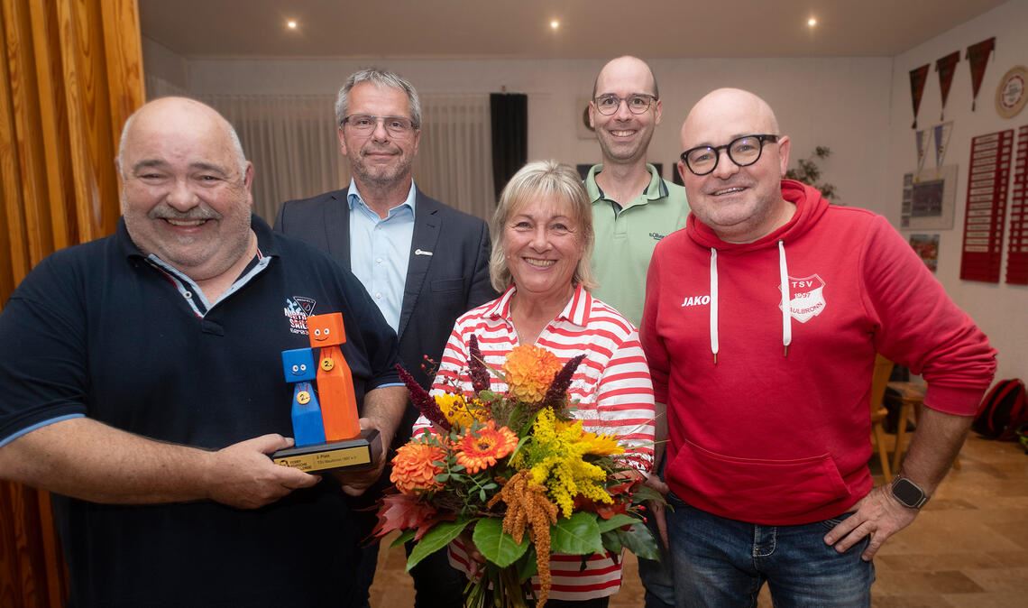 Wolfgang Glasbrenner, Andreas Felchle, Ines Korn, Vize-Vorsitzender Michael Molzer und Daniel Göbl bei der Ehrung. Foto: Fotomoment
