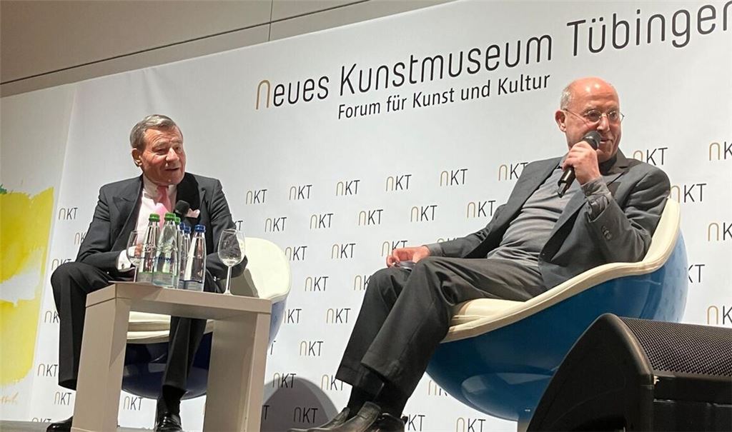 Wolfgang Grupp (links) und Gregor Gysi in Tübingen im Gespräch