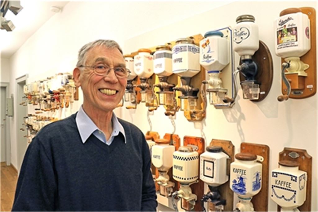 Wolfgang Hanisch führt seit elf Jahren Gäste durch das Kaffeemühlenmuseum, die „gute Stube Wiernsheims“ und aus seiner Sicht ein Verdienst Karlheinz Oehlers. Foto: Wewoda
