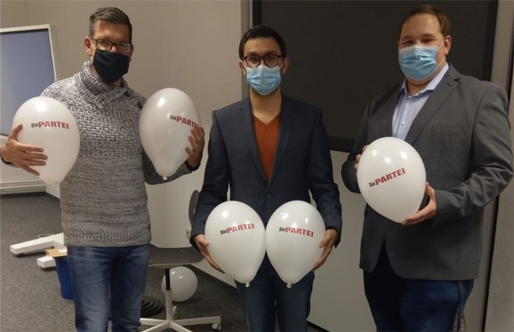 Wollen „Die Partei“ voranbringen (v.li.): Oliver Güther (Schatzmeister), Jerome Buyer (Vorsitzender, Landtagskandidat Wahlkreis 42 Pforzheim) sowie Alexander Krenz (Vize-Vorsitzender, Bundestagskandidat Wahlkreis 279 Pforzheim/Enzkreis). Foto: privat