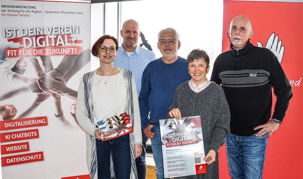Wollen die Vereine der Region bei der Digitalisierung unterstützen (v.li.): Teresa Vetter von der Kreativagentur für digitale Bildung „visionYOU“, Tom Kellersohn, Inhaber der Werbeagentur „kaundvau“ Pforzheim, Thorsten Gieske vom Kinder- und Jugendhospiz Sterneninsel e.V., Katrin Zauner, Geschäftsführerin der Stiftung „Mit Herz + Hand“, und Joerg Hauck, zertifizierter Datenschutzbeauftragter. Foto: Bastian