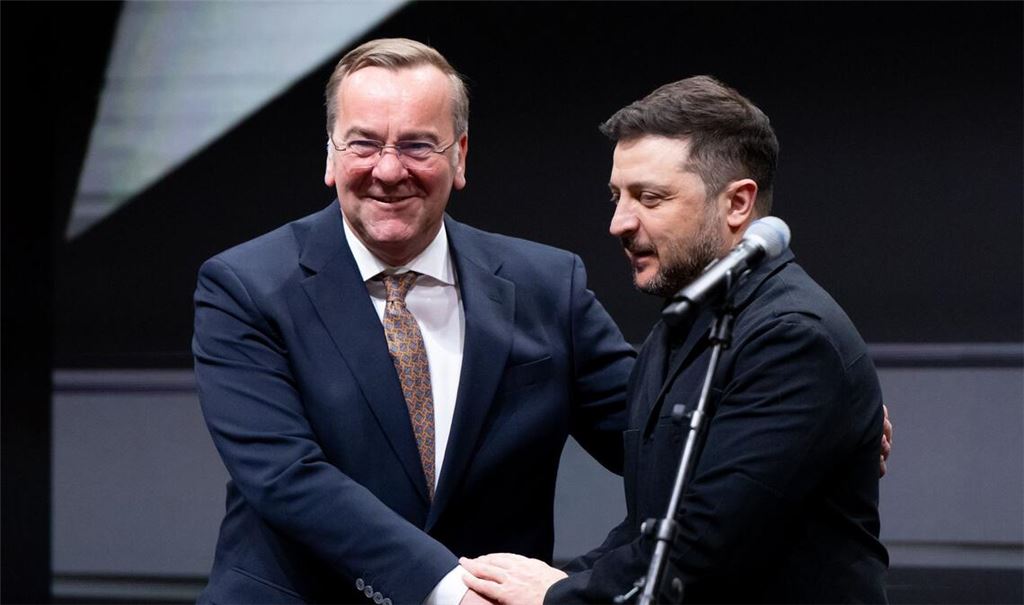 Wolodymyr Selenskyj (r), Präsident der Ukraine, und Boris Pistorius (SPD), Verteidigungsminister, vor Beginn der Münchner Sicherheitskonferenz.