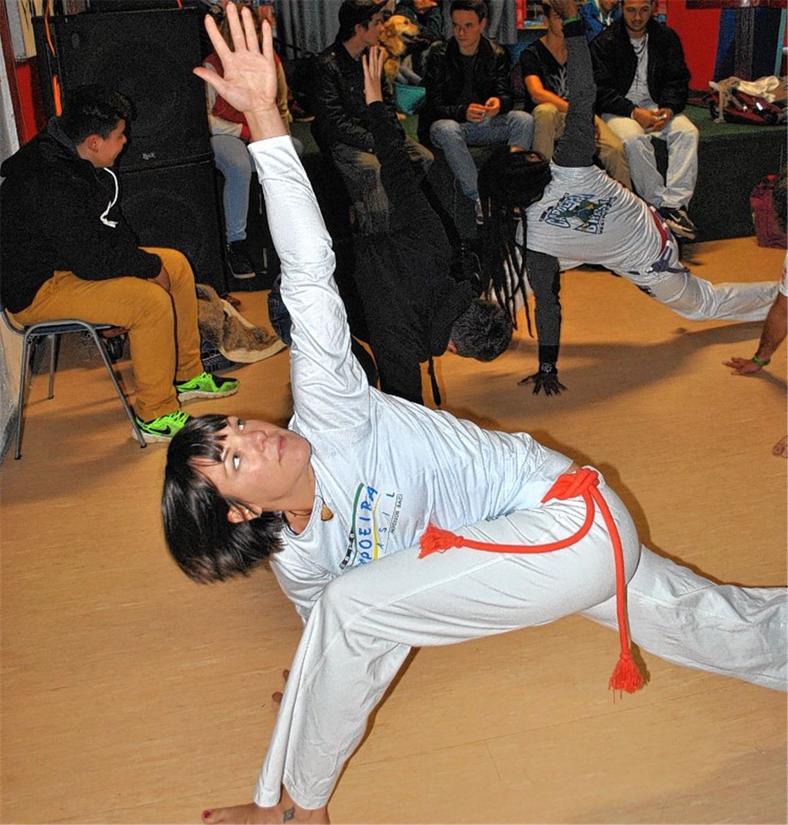 Workshop im Mühlacker Jugendhaus: Die Kampfkunst wird von Musikern begleitet.