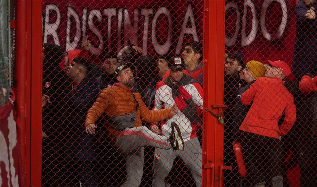 Wütende Fans: Bei der Copa Sudamericana kam es zu Auseinandersetzungen.