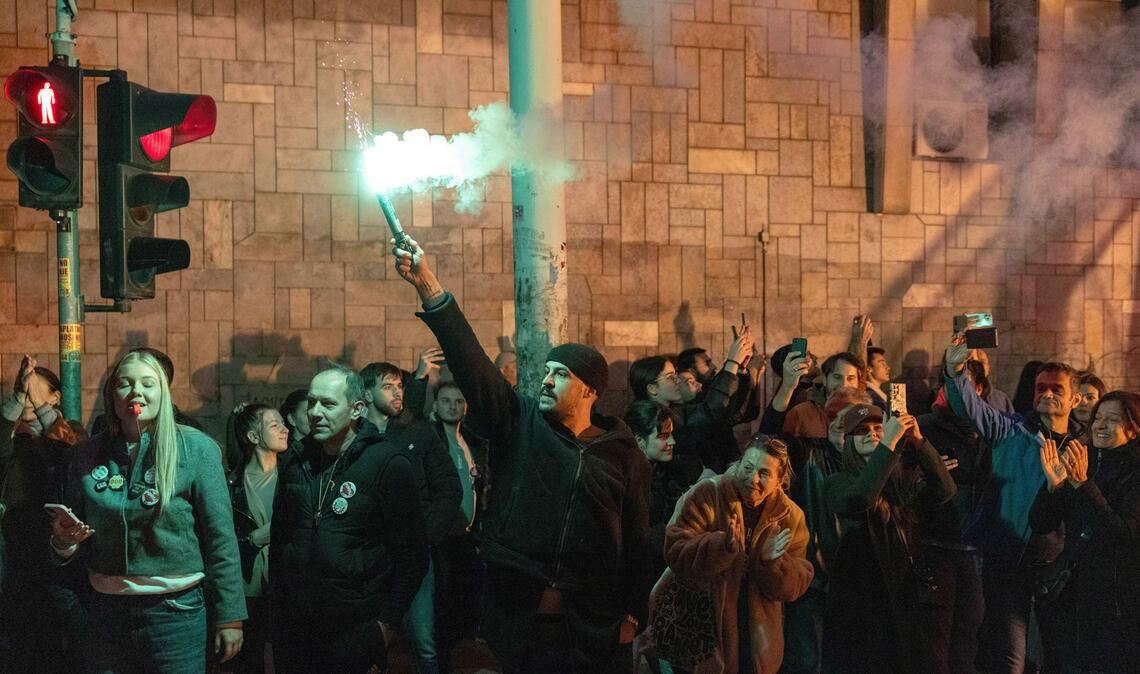Wütende Proteste gegen die serbische Regierung.