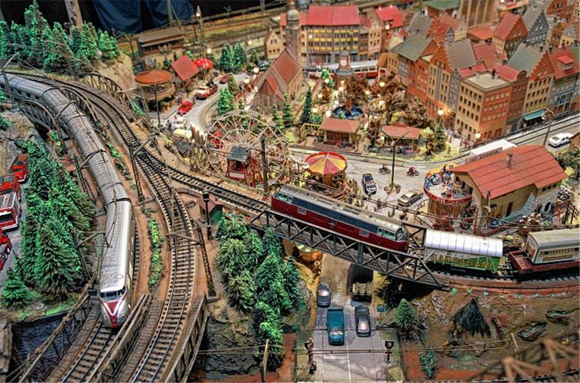 Wunderwelt im Maßstab 1:87: Deutschlands größte transportable Modellbahnanlage macht für fünf Tage Station in Mühlacker.