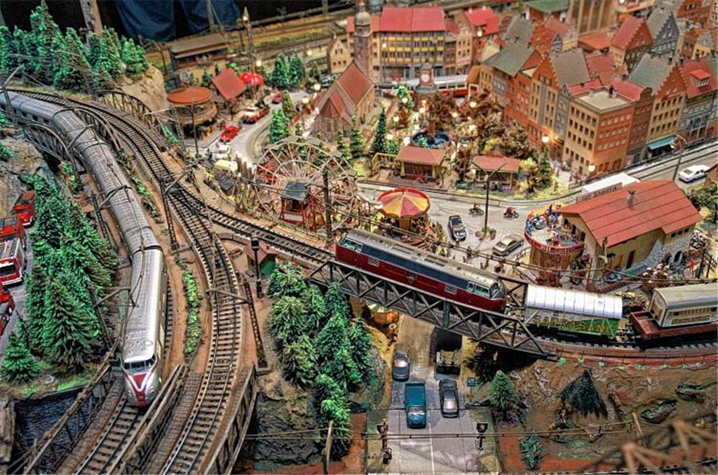 Wunderwelt im Maßstab 1:87: Deutschlands größte transportable Modellbahnanlage macht für fünf Tage Station in Mühlacker.