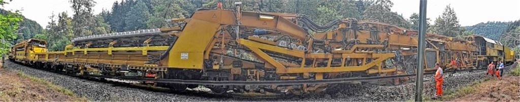 Stadtbahnstrecke wird mit schwerem Gerät saniert