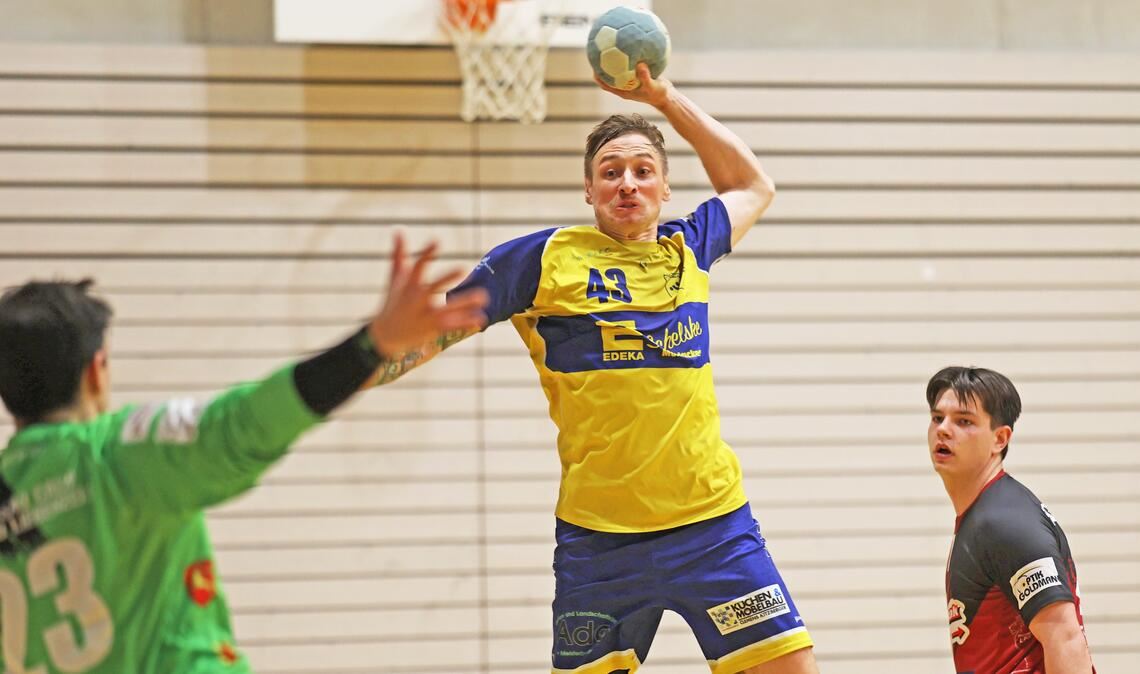 Wurfgewaltig: Carl Reiß trifft gegen die Gäste aus dem Schwarzwald zehnmal. Foto: Müller