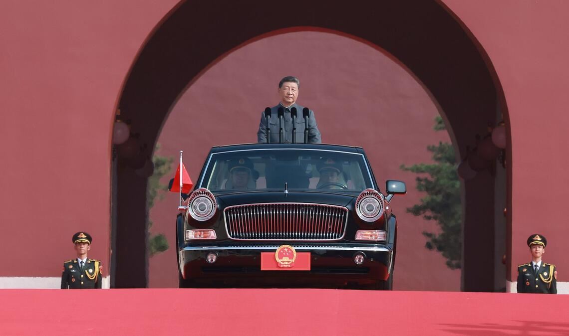 China protzt mit Waffenschau - Xi im Bund mit Putin und Kim Xi hatte vor der Waffenschau in Peking friedliche Absichten seiner Armee betont.