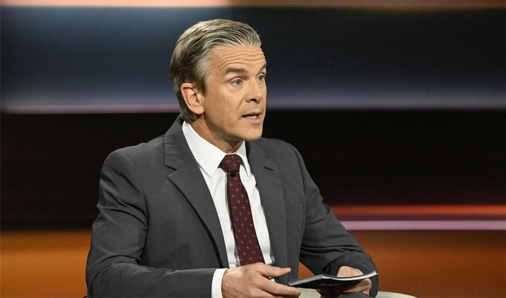 ZDF-Talkmaster Markus Lanz diskutiert mit Gästen über die neue Wehrpflicht.