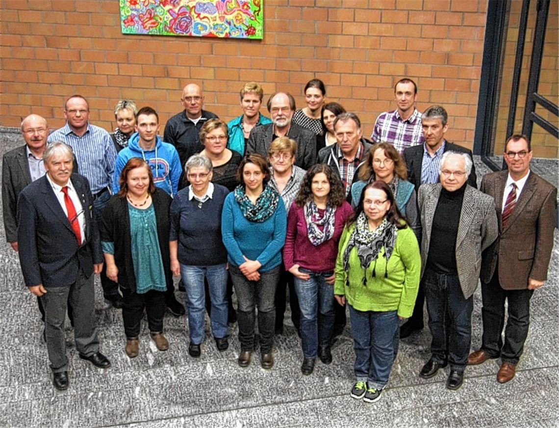 Zahlreiche Blutspender hat OB Frank Schneider (re.) mit dem DRK-Vorsitzenden Thomas Krack (li) gestern Abend im Mühlacker Rathaus geehrt. Foto: Deeg