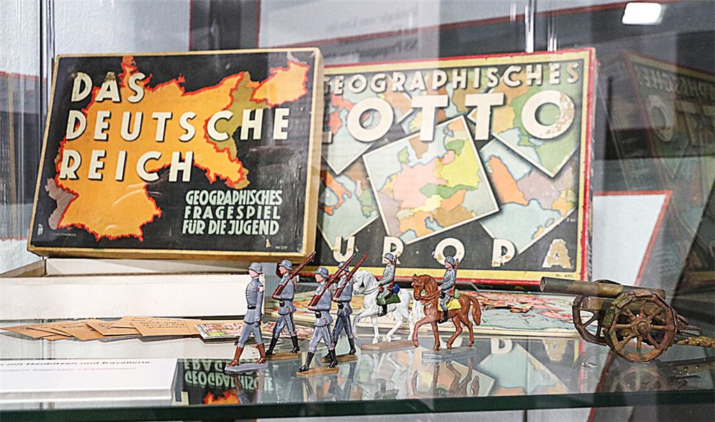 Zahlreiche Exponate vermitteln Einblicke in düstere Zeiten. Foto: Stadt Bretten/Onat