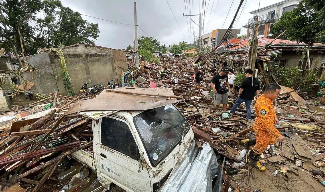 Zahlreiche Häuser lagen in Trümmern.