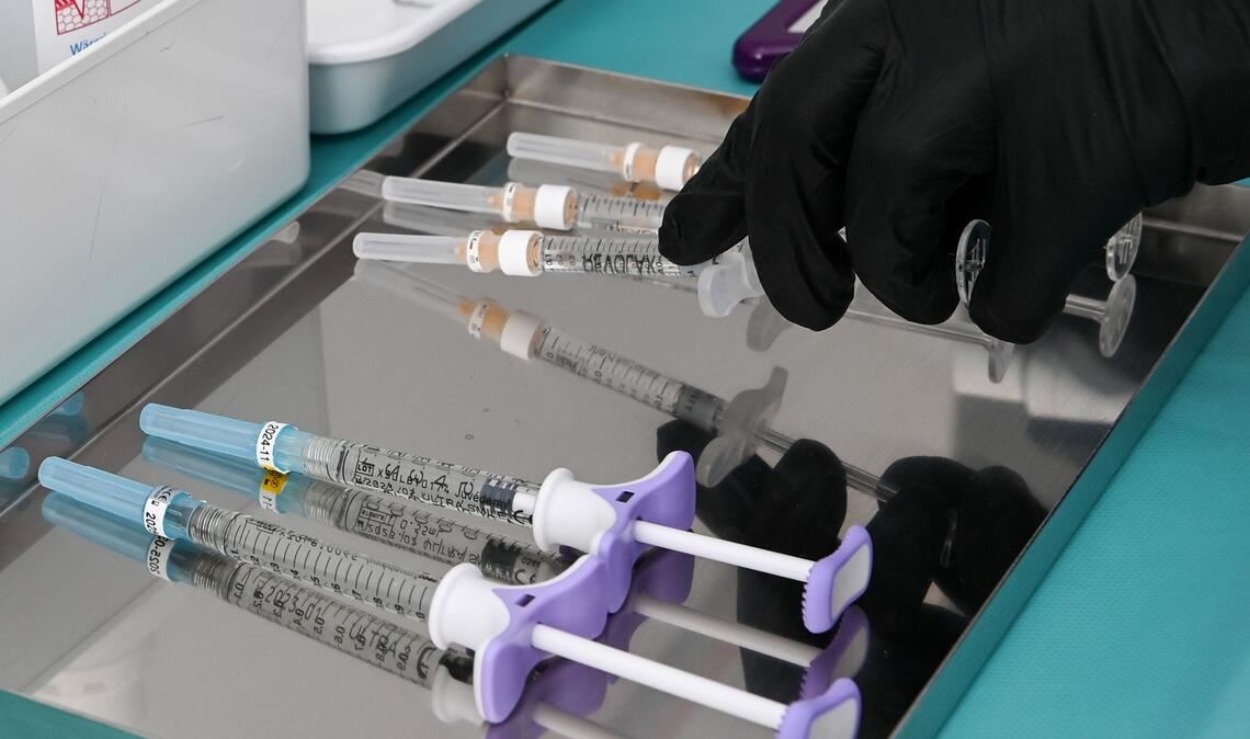 Zahlreiche Influencer machen auf Instagram Werbung für Schönheitseingriffe. (Symbolbild).