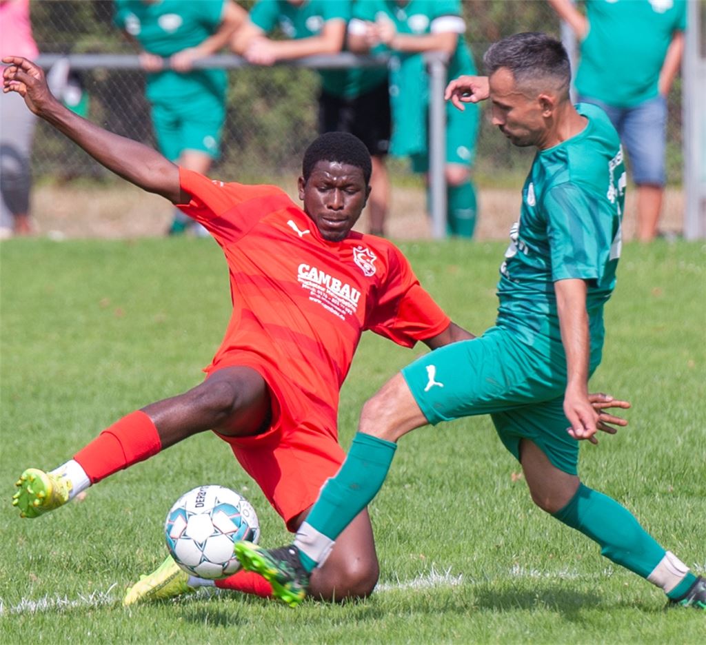 Zaisersweiher gewinnt knapp, obwohl der Türkische SV 3:0 geführt hat. Fotomoment.