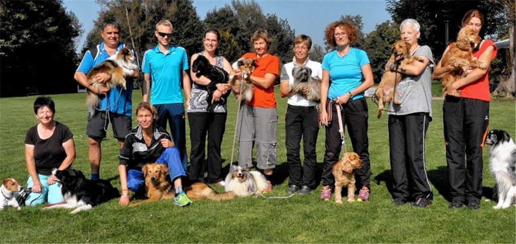 Zehn Sportler des HSVM trainieren mit dem WM-erfahrenen Silas Boogk (2.v.li.).