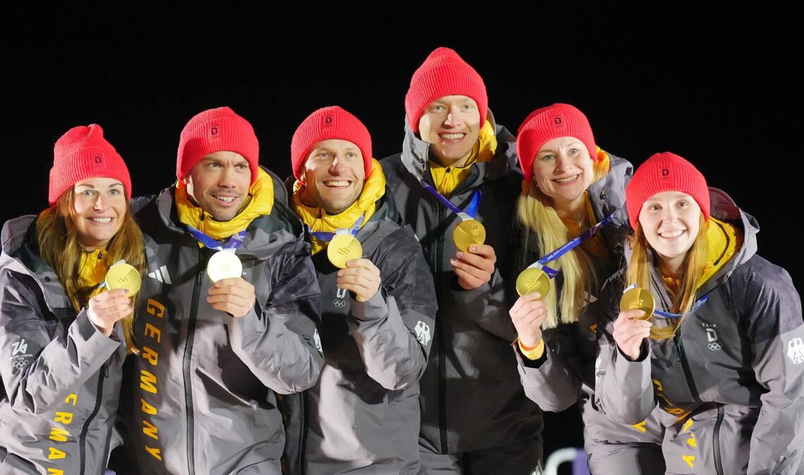 Zeigt her eure Medaillen – unter anderem die deutsche Rodelstaffel hat für das Team D Gold gewonnen. In unserer Bildergalerie zeigen wir alle deutschen Medaillen der Winterspiele 2026.