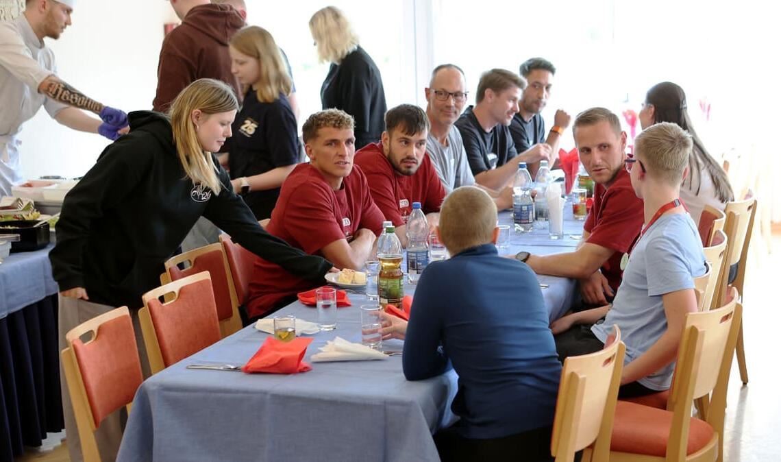 Zeit zum Austausch beim gemeinsamen Essen