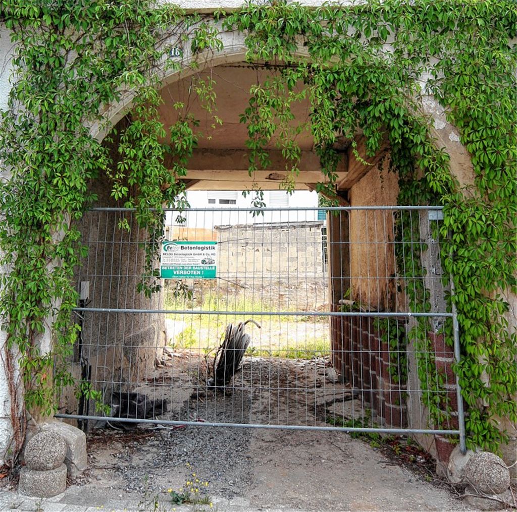 Abrissbagger rücken in Dürrmenz an