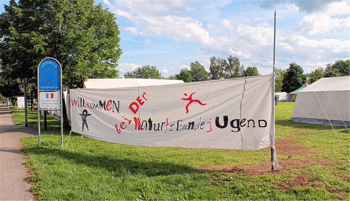 Zeltstadt: Rund 400 Kinder und Jugendliche bevölkern über Pfingsten das Gelände bei der Ötisheimer Erlentalhalle.