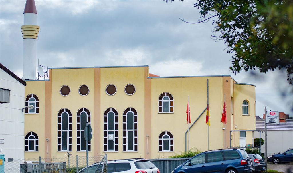 Ziel einer doppelten Provokation eines mutmaßlichen Islam-Hassers: die Mimar-Sinan-Moschee im Maulbronner Gewerbegebiet Talweg. Foto: Fotomoment