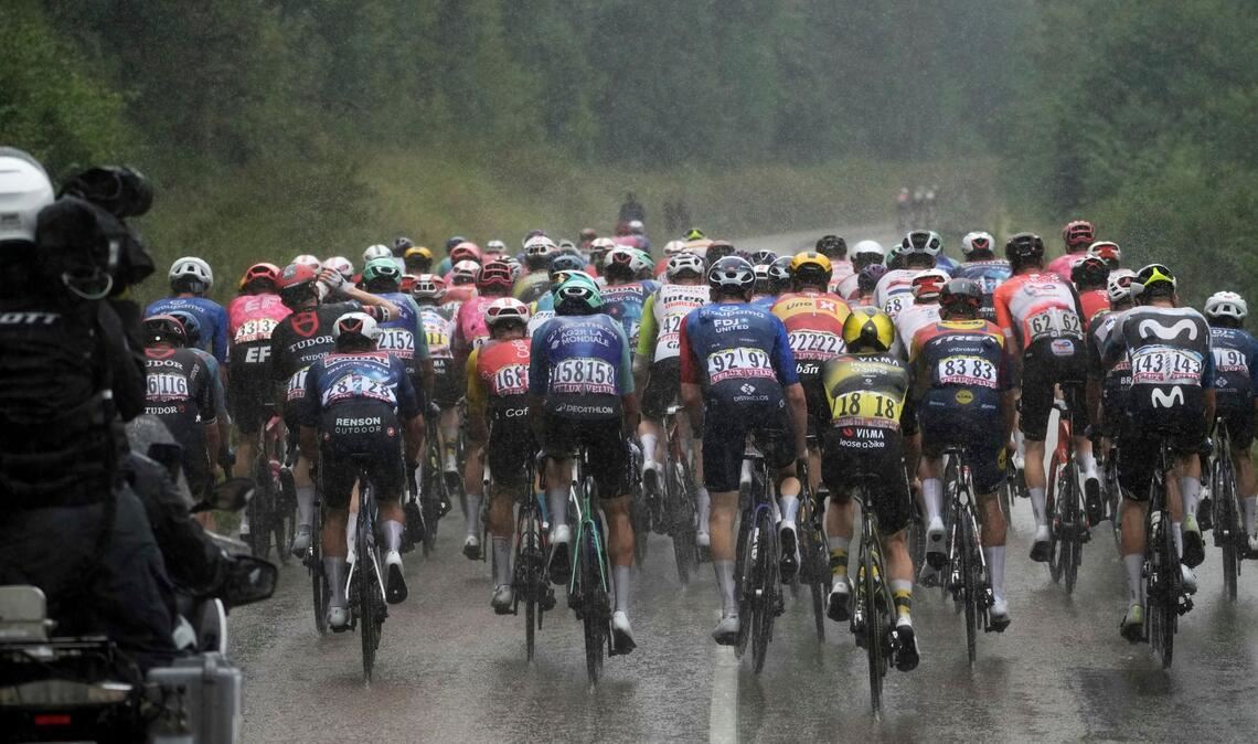 Zu Beginn der 20. Tour-Etappe hatte es stark geregnet.