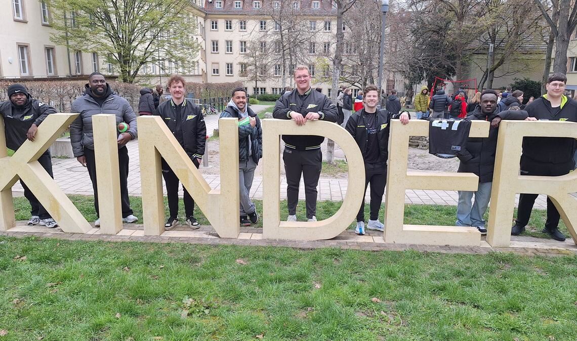 Zu Gast im Zentrum für Seelische Gesundheit des Klinikums Stuttgart: Footballer von Stuttgart Surge.