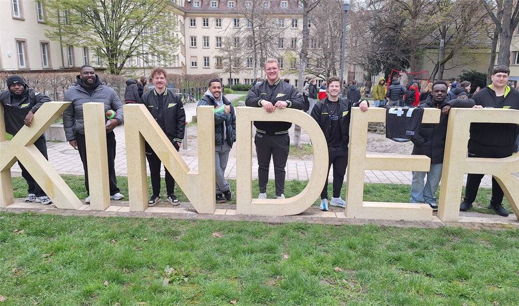 Zu Gast im Zentrum für Seelische Gesundheit des Klinikums Stuttgart: Footballer von Stuttgart Surge.