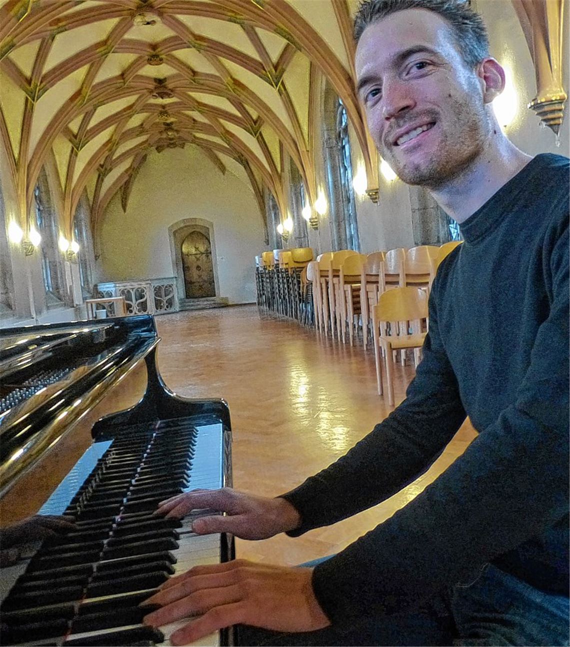Zu Tasteninstrumenten fühlt sich Sebastian Eberhardt hingezogen, der die Atmosphäre dieses Raumes im Maulbronner Seminar mit seinem Flügel schätzt. 