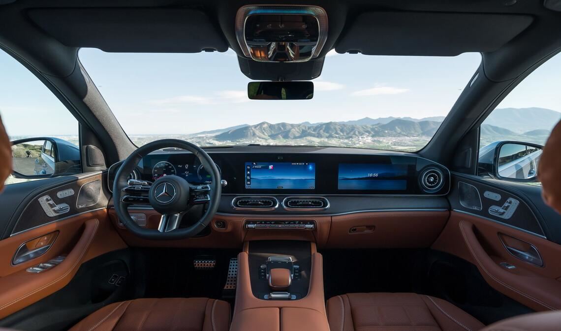 Zu den Aktualisierungen im Innenraum zählt unter anderem der Superscreen mit seinen Bildschirmen im GLE-Cockpit.