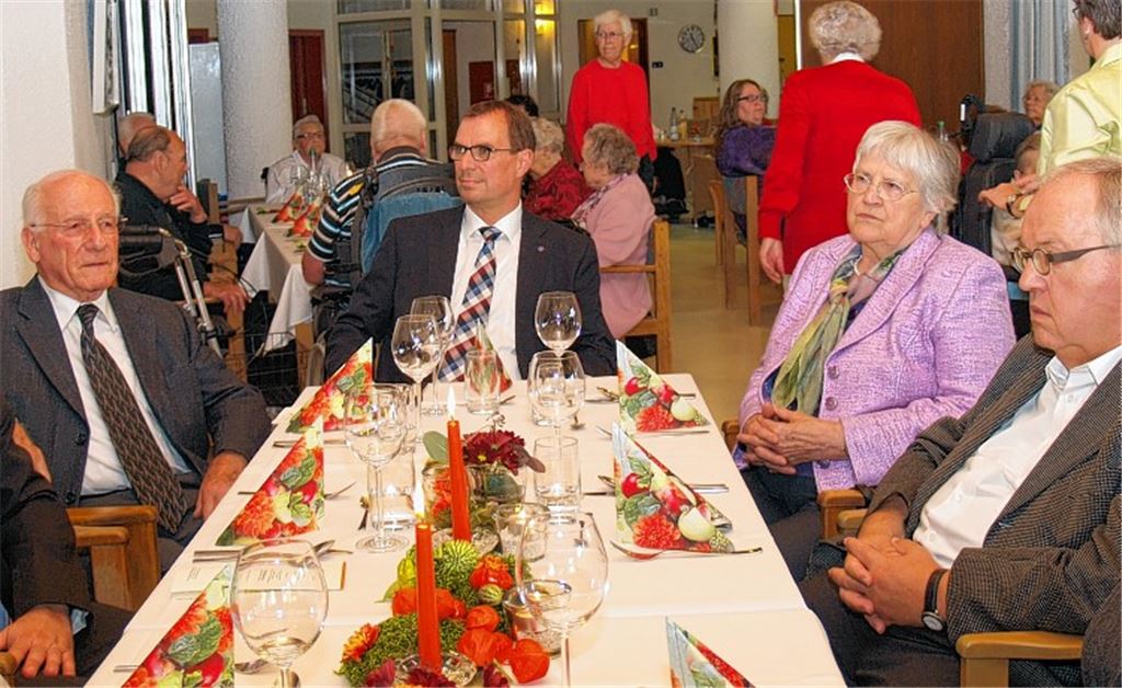 Zu den Gästen bei dem Fest gehört auch Oberbürgermeister Frank Schneider. 