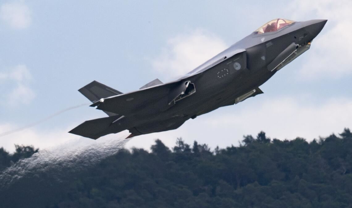 Zu den militärischen Ausgaben zählen die Forscher nicht nur Geld für Kampfjets, Panzer und Co, sondern auch für Personal, Militärhilfen und Forschung. (Illustration)