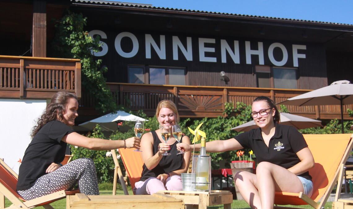Zu den regelmäßigen Sundowner-Abenden auf dem Sonnenhof finden zahlreiche Kunden den Weg nach Gündelbach. Trotzdem muss das Weingut Insolvenz anmelden. Foto: Archiv