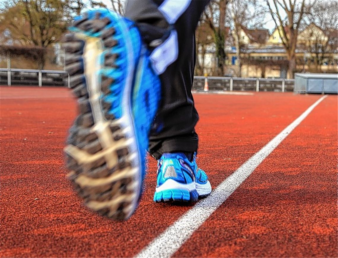 Zu einem guten Lauf-Training gehören gezielte Übungen, beispielsweise um die Muskulatur zu dehnen oder die Koordination zu verbessern.