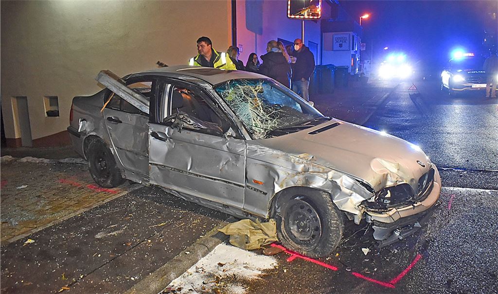Zu schnelles Fahren ist mit die häufigste Unfallursache – etwa auch bei diesem Unfall in Corres Mitte Januar. Foto: Archiv