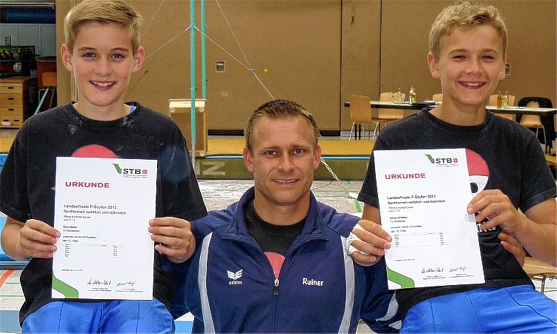 Zufrieden: Nick Moser, Trainer Rainer Moser und Jonas Grottker. Foto: privat