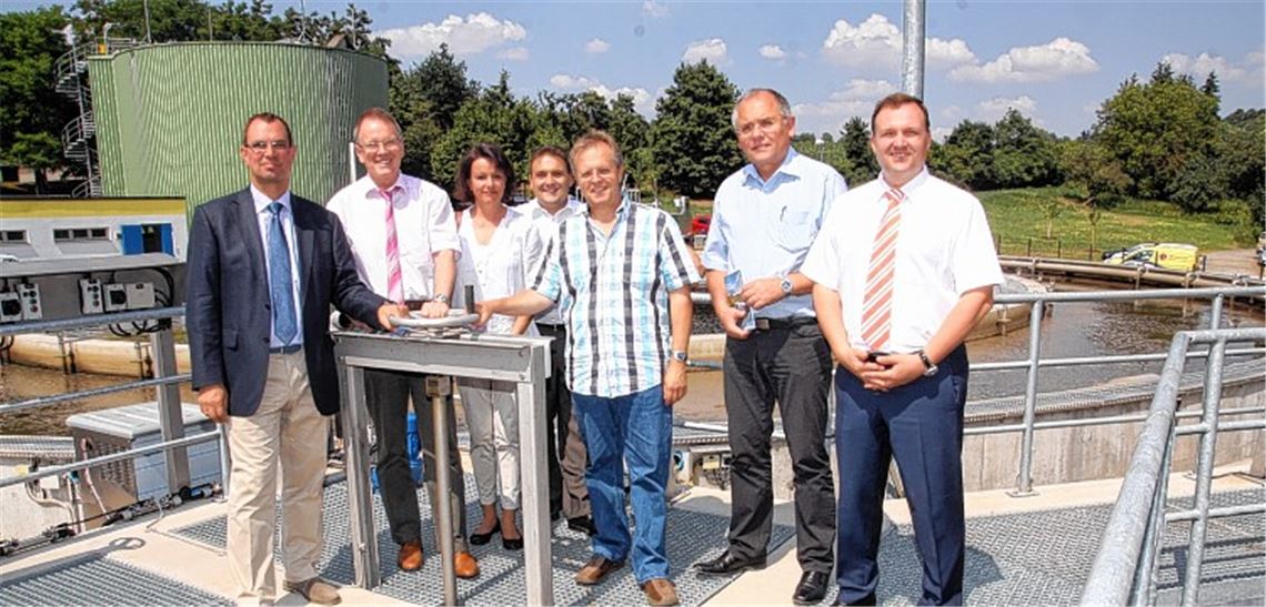 Zufriedene Gesichter bei der Einweihung der erweiterten Kläranlage (v. li.): Mühlackers Oberbürgermeister Frank Schneider, Enzkreis-Umweltdezernent Karl-Heinz Zeller, CDU-Landtagsabgeordnete Viktoria Schmid, die Bürgermeister Heiko Faber (Kieselbronn), Werner Henle (Ötisheim) und Norbert Holme (Ölbronn-Dürrn) sowie Jan Weber von Weber-Ingenieure. Fotos: Sadler