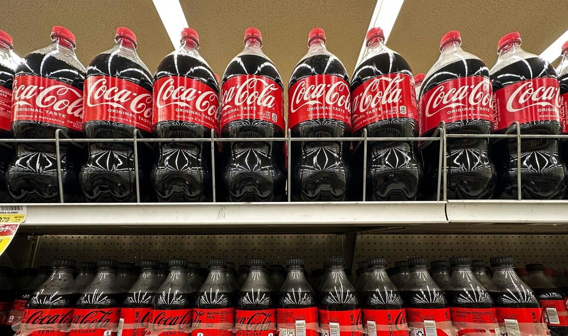 Zuletzt waren zuckerfreie Getränke gefragt - und Verbraucher griffen auch zu kleineren Verpackungen. (Archivbild)