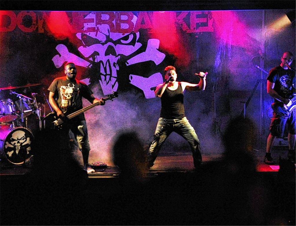 Zum 30-jährigen Bestehen des Jugendraum Großglattbach spielt Donnerbalken. Foto: Fotomoment