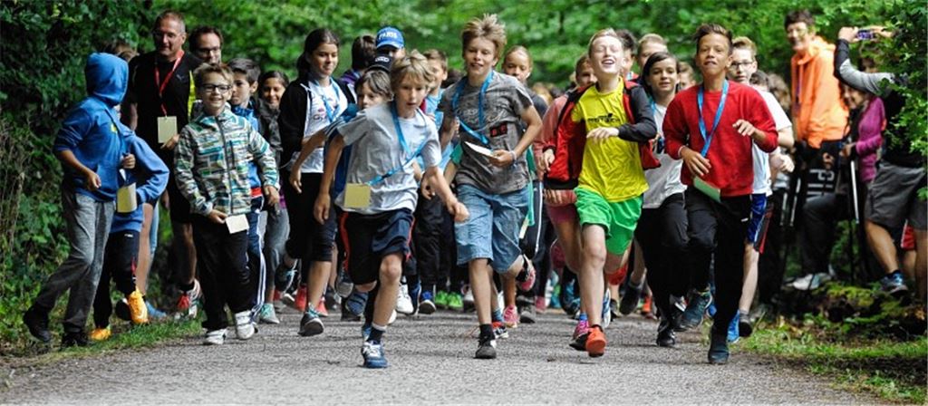 Zum 4. Sponsorenlauf „Ein Tag für Afrika“ starteten gestern die Schüler des Salzachgymnasiums Maulbronn. Foto: Fotomoment