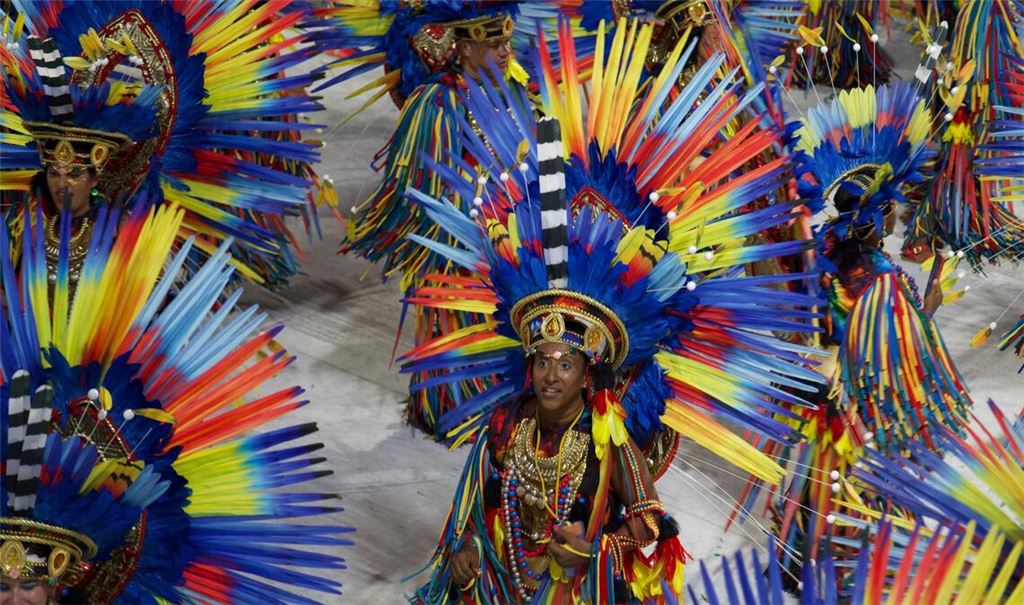 Zum Abschluss des Karnevals in Rio de Janeiro treten die sechs besten Sambaschulen auf.