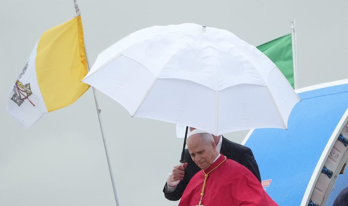 Zum Auftakt einer Afrika-Reise wurde Papst Leo XIV. von Kritik aus dem Weißen Haus überrascht.