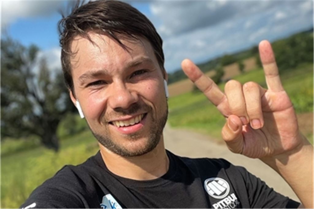 „Zum Glück sind meine Beine verschont geblieben, dadurch kann ich immerhin laufen gehen“ – Rennfahrer Dominik Vincon ist froh, dass er trotz Verletzung trainieren konnte. Foto: privat