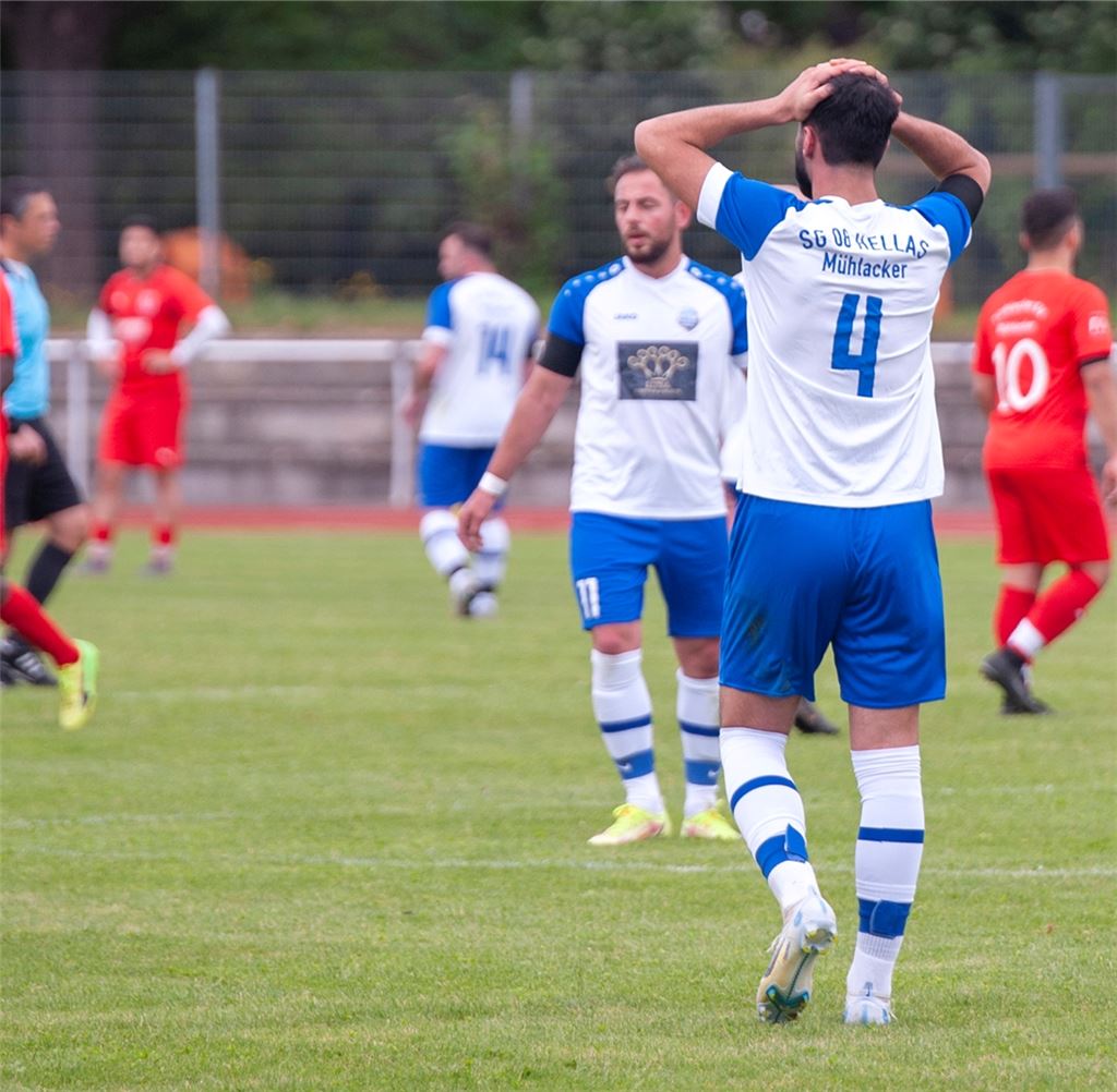 Zum Haareraufen: Hellas verliert nach einer 2:0-Führung noch mit 2:3. Foto: Fotomoment